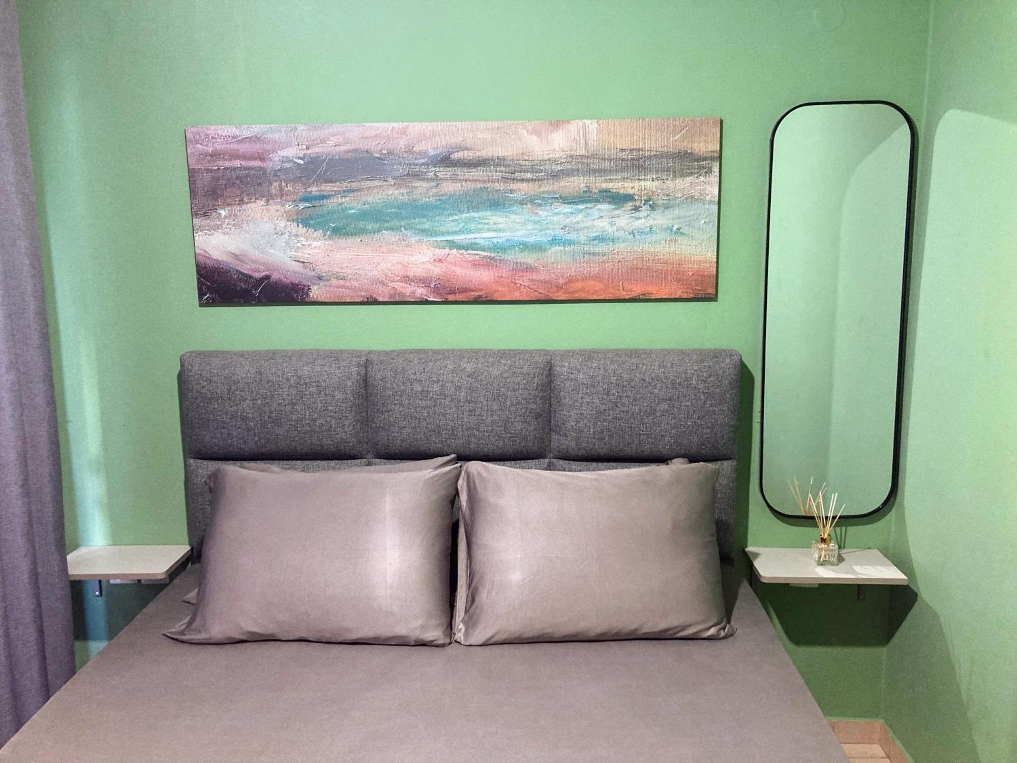 Apartment M.o.m.'s