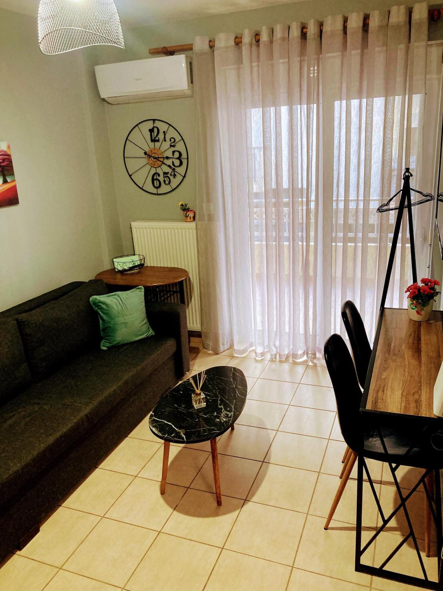 M.o.m.'s Apartment *