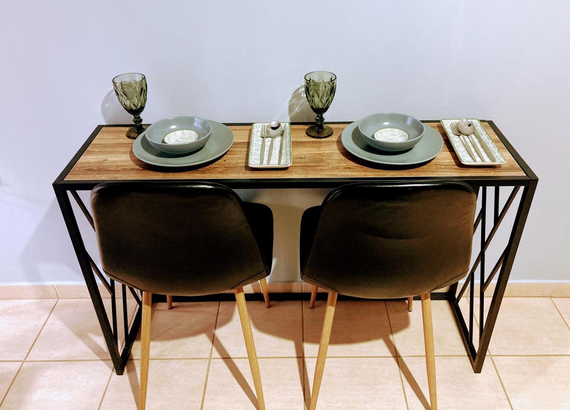 Apartment M.o.m.'s *