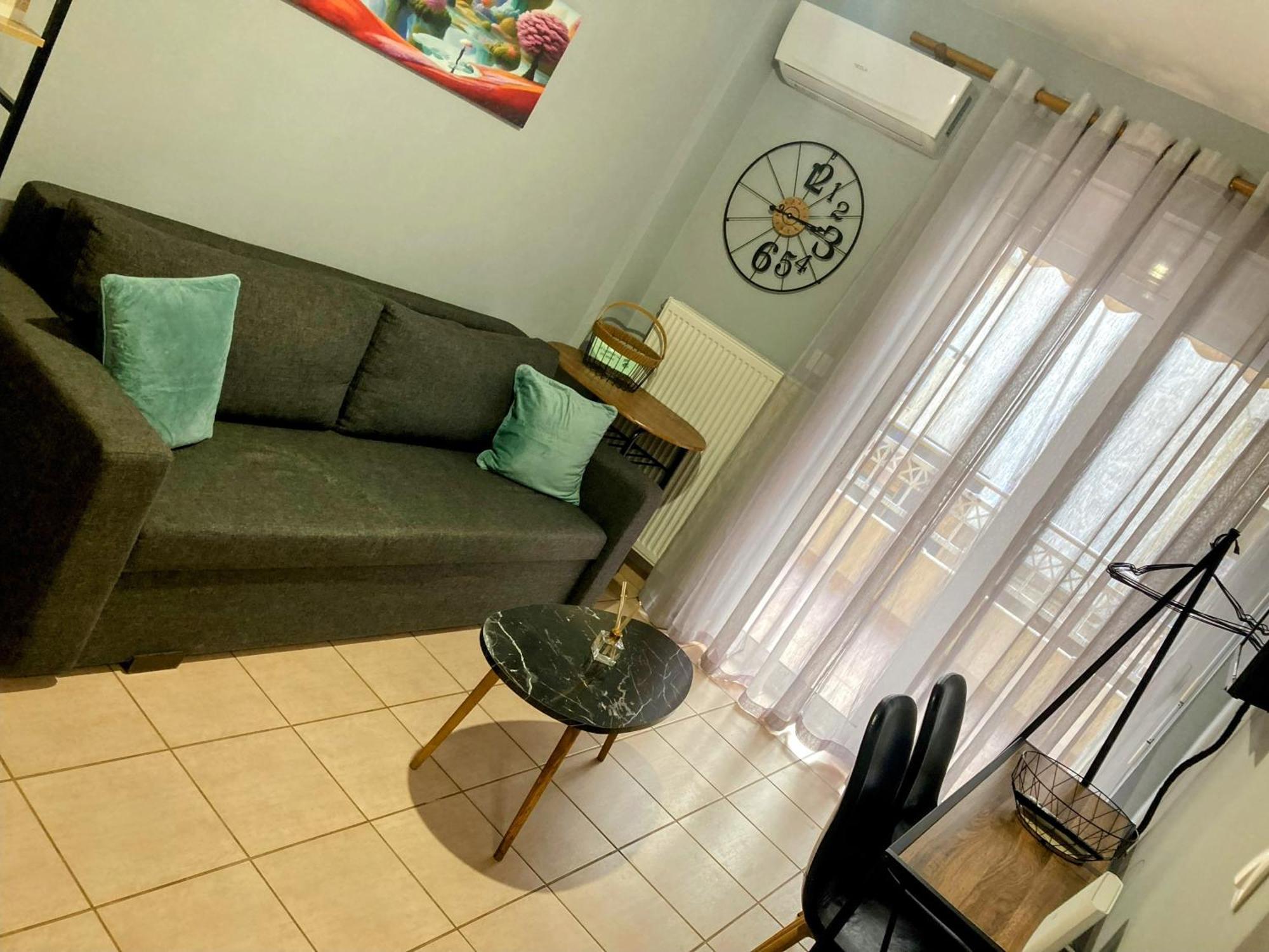 Apartment M.o.m.'s