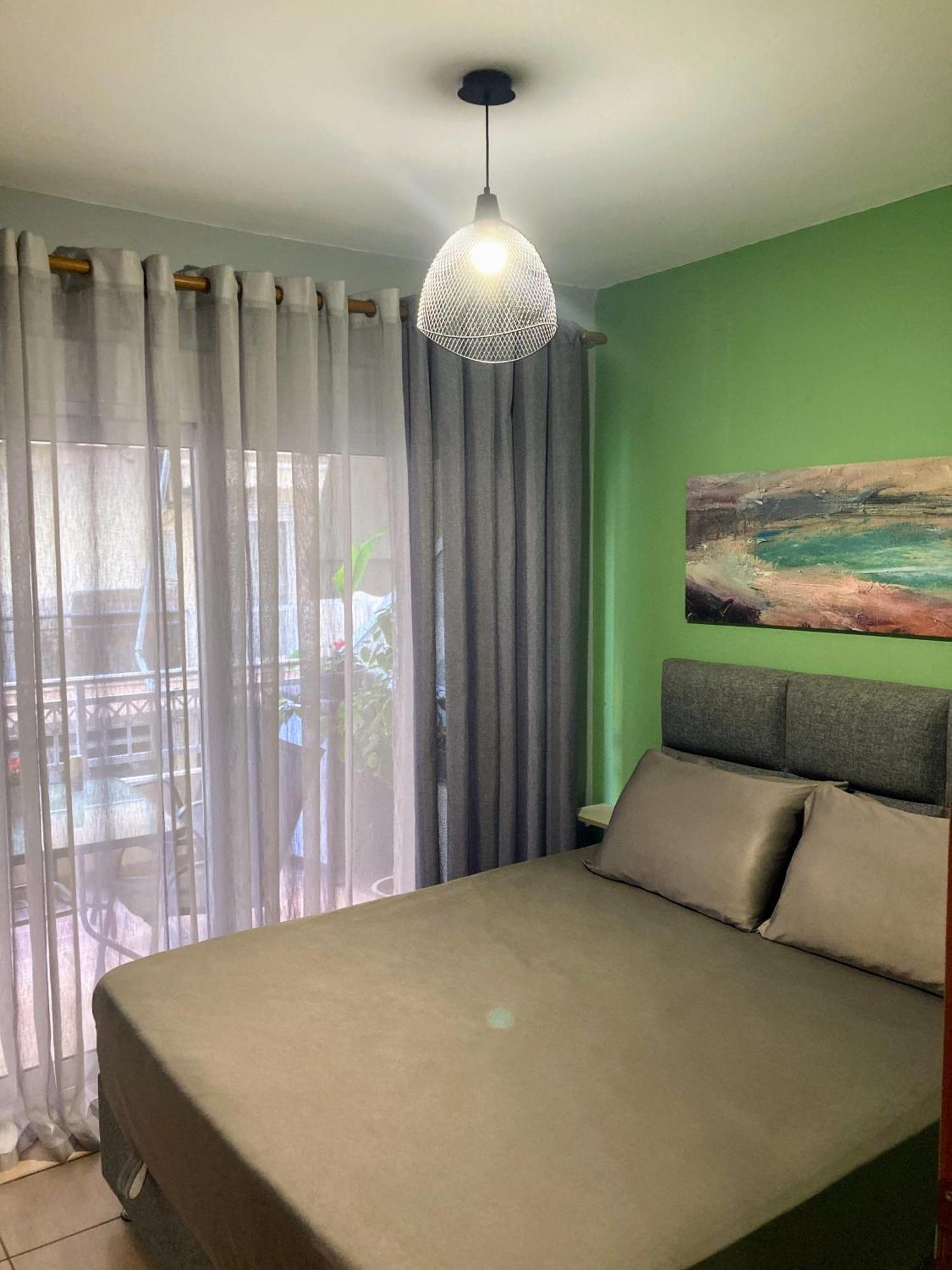 Apartment M.o.m.'s
