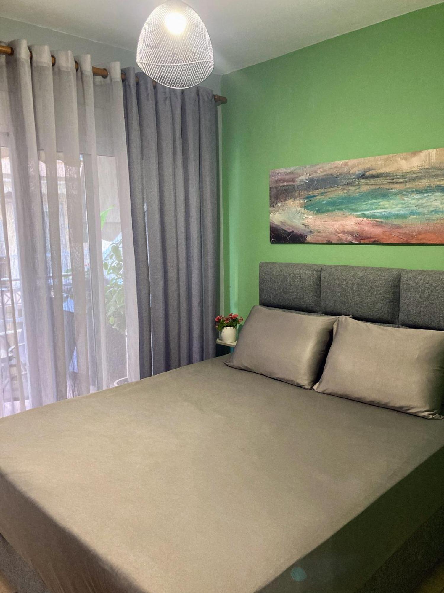 M.o.m.'s Apartment *